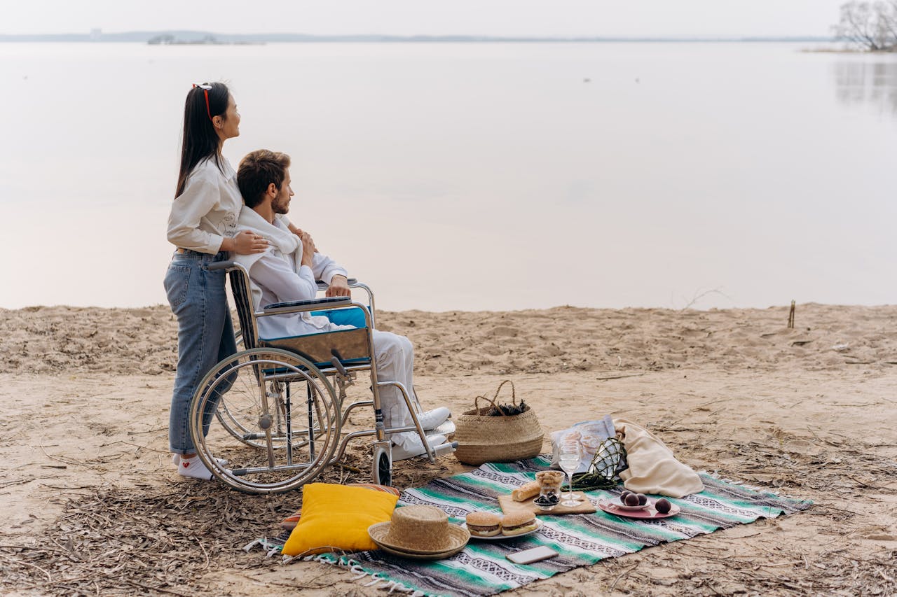 services-03 Couple enjoying a romantic picnic by the seaside, emphasizing inclusivity and relaxation.